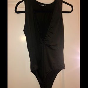 Low V-neck bodysuit